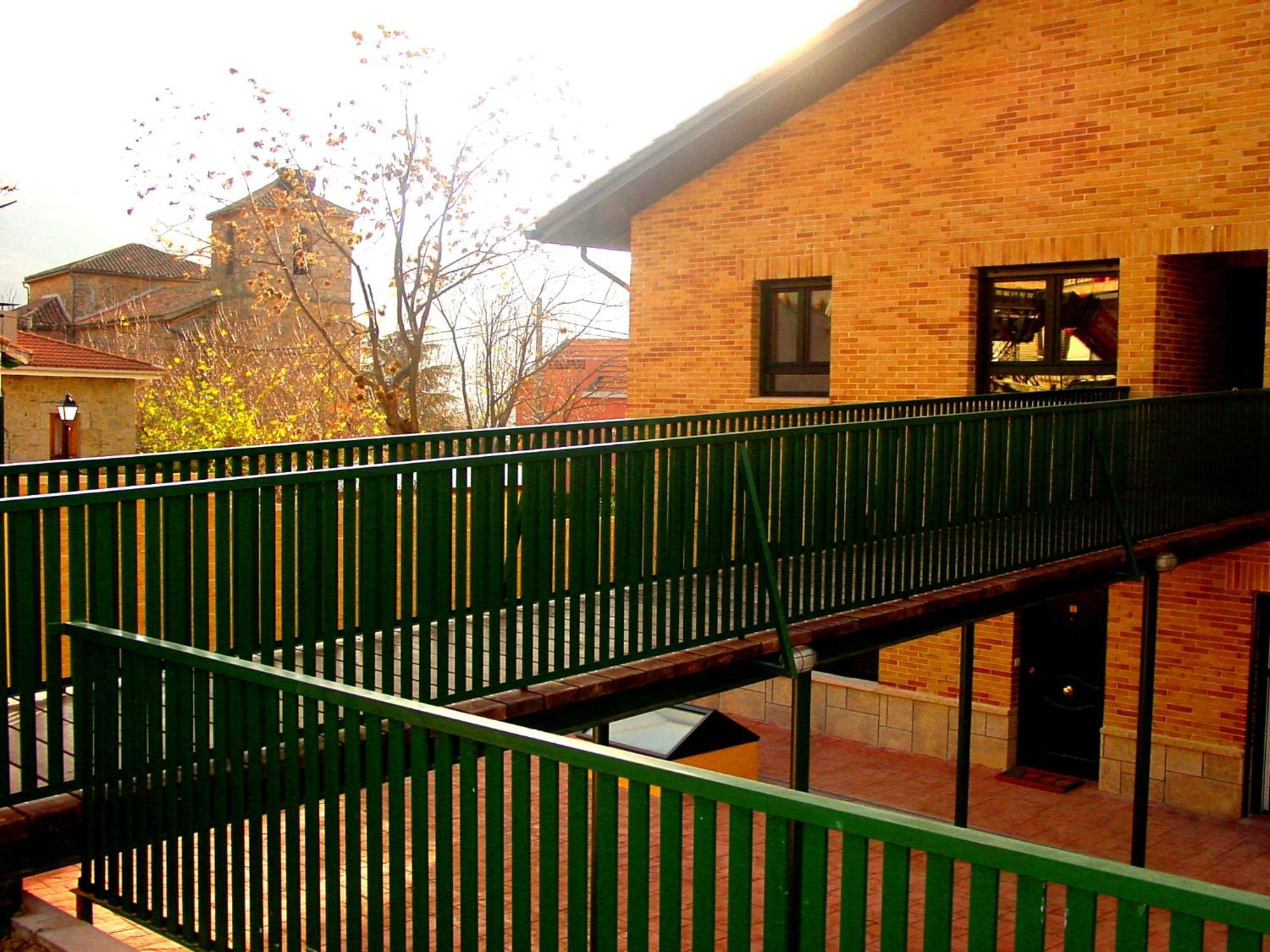Apartahotel Rural Collarubio Luxury Collado Mediano Eksteriør bilde